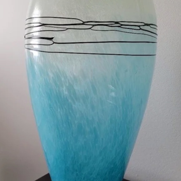 Vase - Picture 2 of 3
